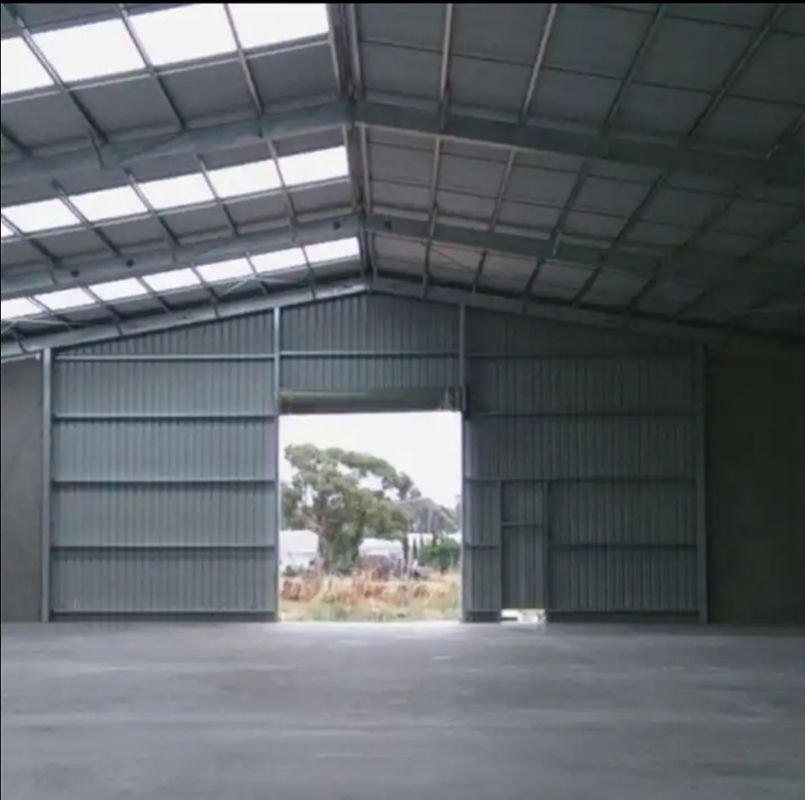 Nhà xưởng cấu trúc thép tiền chế hiện đại Nhà máy loại cửa cuộn